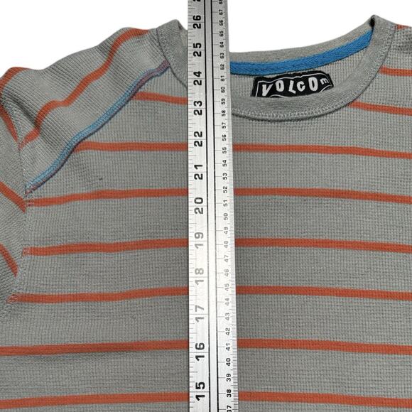 Vintage Y2K Volcom Skateboards Gray Striped Thermal Mens Small Skater Surf - Picture 3 of 6